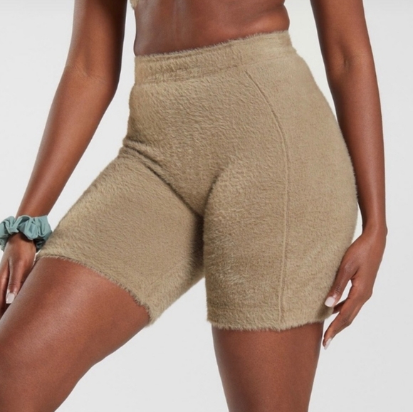 🌈Whitney Simmons X Gymshark Final Collection - Eyelash KnitShorts Size Small - Picture 1 of 9